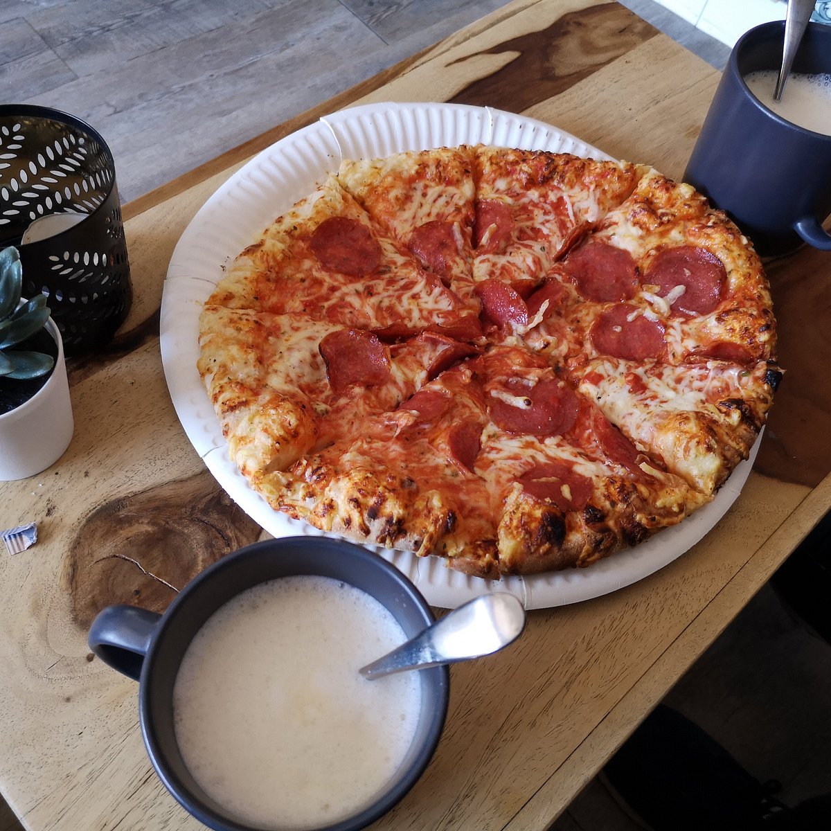 Pizza served at Muk’s Schmankerl